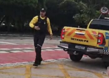 Viatura do Detran se envolve em acidente com motociclista na Almirante Barroso