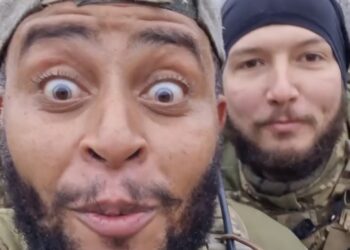 Brasileiro que luta na Ucrânia viraliza ao cantar música do BOPE em zona de guerra