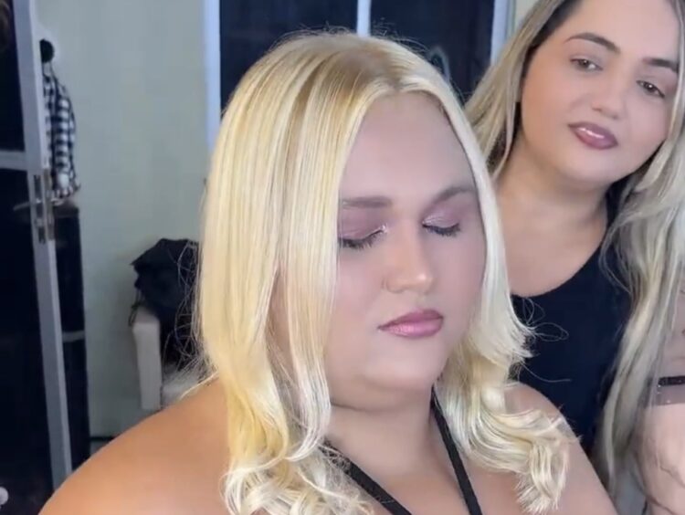 Mulher pede visual inspirado em Virginia Fonseca e se surpreende com transformação