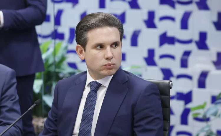 Proposta para fim da escala 6×1 terá jornada de 40 horas e transição de um ano, diz Hugo Motta