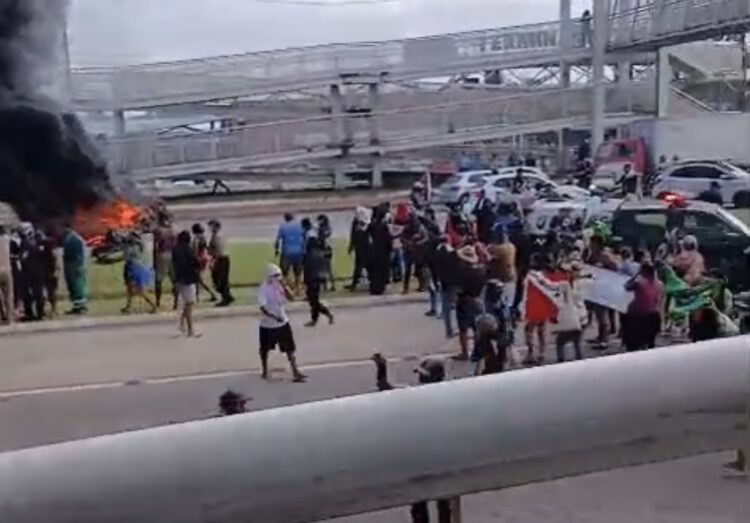 Protesto fecha BR-316 em Marituba e provoca quilômetros de congestionamento