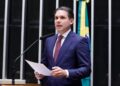 Hugo Motta antecipa PEC do fim da escala 6×1 para votação no plenário da Câmara