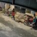 Câmera flagra criminoso armado roubando motocicleta na Terra Firme
