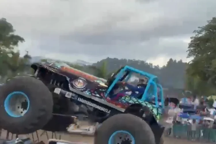 Acidente com monster truck deixa 3 mortos e 38 feridos, na Colômbia