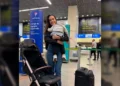Passageira é retirada de voo pela PF após confusão com comissária da Latam por causa de carrinho de bebê