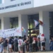 Estudantes da USP quebram e invadem prédio da reitoria durante manifestação