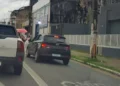 Motorista ignora faixa de pedestre, avança com velocidade e quase atropela mãe e filha em São Luís, no Maranhão