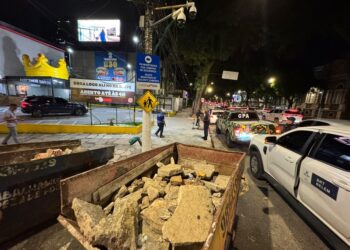 Prefeitura multa Burguer King em R$ 30 mil após concretarem calçada histórica, na Av. Nazaré