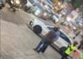 Motorista desce do carro e impede agressão de motoqueiro contra ciclista após colisão em ciclofaixa: “Tu tá errado!”