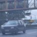 Carro é flagrado andando de “ré” em avenida movimentada do Rio de Janeiro