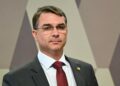“Sem dó nem piedade”: Flávio defende modelo Bukele e construção de novos presídios