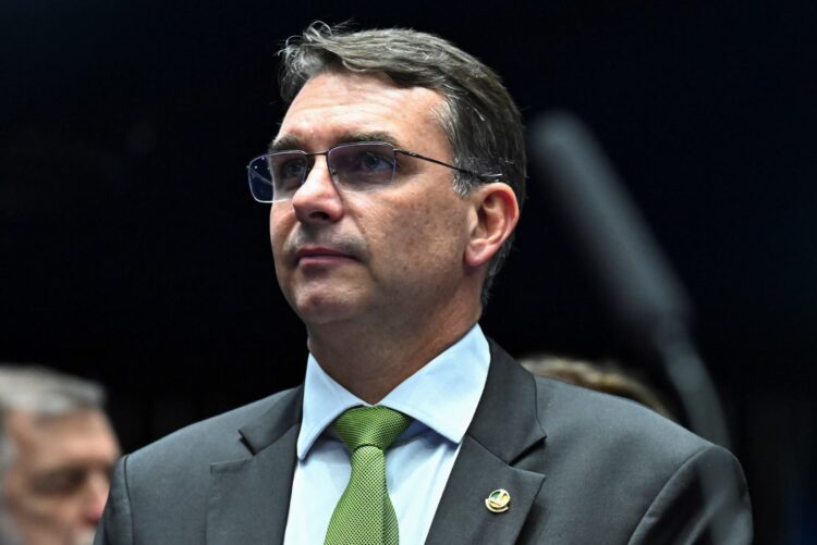 Flávio diz que governo Lula deixará “legado de dívida e fome” ao país