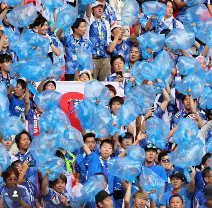 Torcedores do Japão viralizam ao recolherem lixo e limparem estádio após estreia na Copa