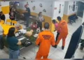 Servidora se engasga com pedaço de carne e é salva por bombeiros, minutos após palestra sobre primeiros socorros
