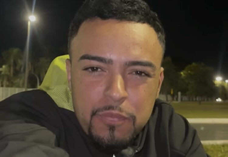 Motoboy prova sushi pela primeira vez após cliente não buscar pedido e reação viraliza