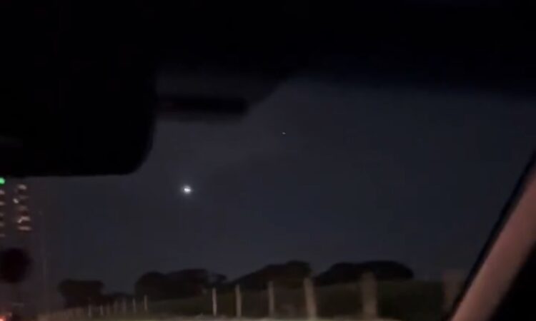 Casal registra luzes misteriosas no céu e vídeo viraliza nas redes sociais