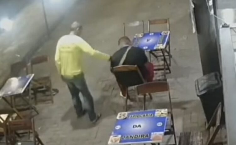 Falso mototaxista é flagrado furtando homem que dormia em estabelecimento de Mosqueiro