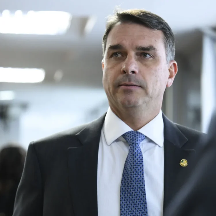 Sem definir vice, Flávio Bolsonaro diz que prefere uma mulher na chapa presidencial