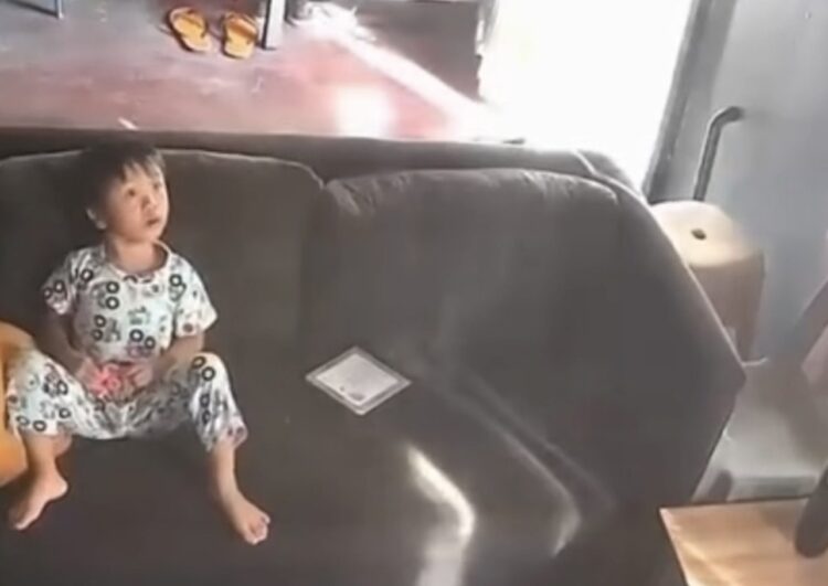 Vídeo mostra mulher correndo para salvar criança durante forte terremoto nas Filipinas