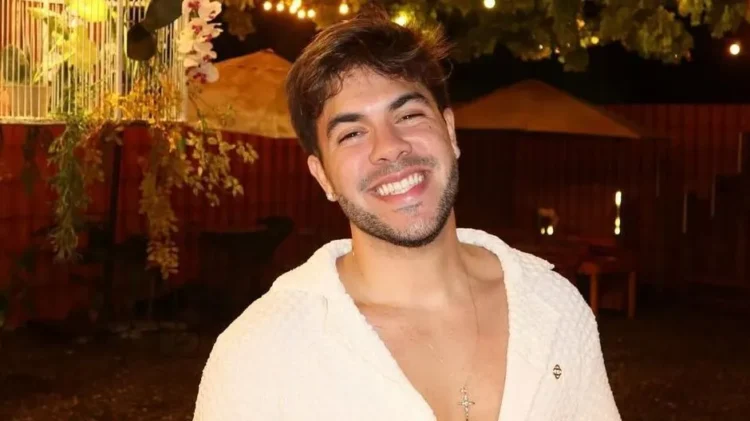 Álvaro Xaro é criticado após peixe cair em ralo durante limpeza de aquário