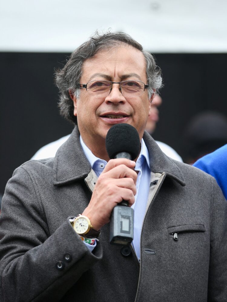 Comissão do Congresso da Colômbia determina suspensão de Gustavo Petro até o segundo turno