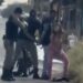 Mulher é presa após esconder pistola carregada nas partes íntimas durante abordagem policial
