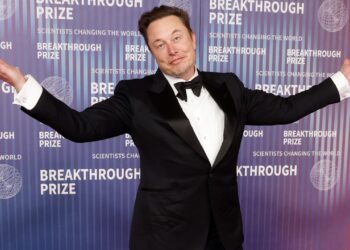 Elon Musk se torna o primeiro trilionário da história após disparada da SpaceX