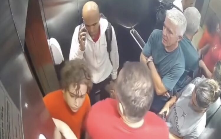 Policial civil aposentado é flagrado agredindo idoso dentro de elevador em Cuiabá