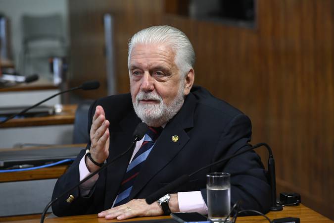 Jaques Wagner nega proximidade com dono do Banco Master após operação da PF