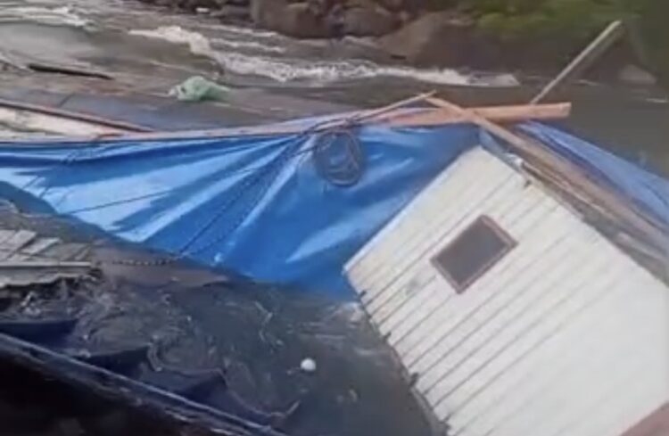 Naufrágio em Altamira: embarcação afunda no rio Iriri e carga é totalmente perdida
