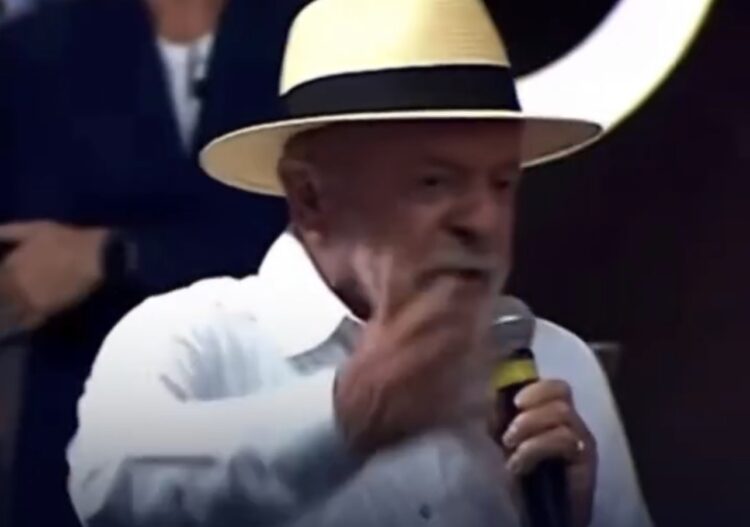 “O político honesto que vocês querem não está dentro de mim”, diz Lula para estudantes