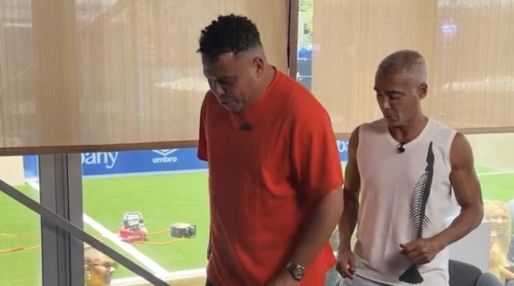 Ronaldo ensina passinho para Romário e dupla viraliza durante a Copa de 2026
