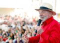 Lula diz que há “vagabundos” tentando vender a Petrobras