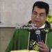 Padre revela que aconselhou mulher a desistir do casamento após exigências do noivo: “Abri o olho da iludida”