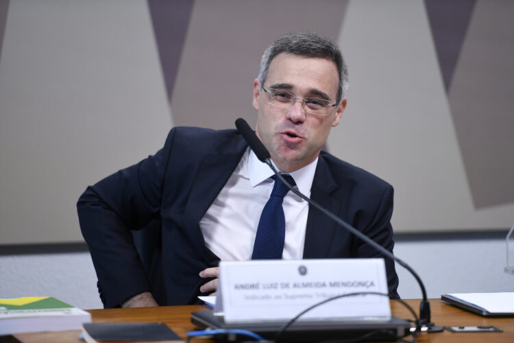 Mendonça amplia influência no STF e passa a relatar casos do Master, INSS e Dark Horse