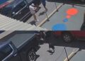 Vídeo mostra policial reagindo a assalto e atirando contra criminosos em pela luz do dia, no bairro do Jurunas