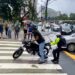 Motociclista é preso em flagrante dá socos em agente de trânsito no meio de avenida