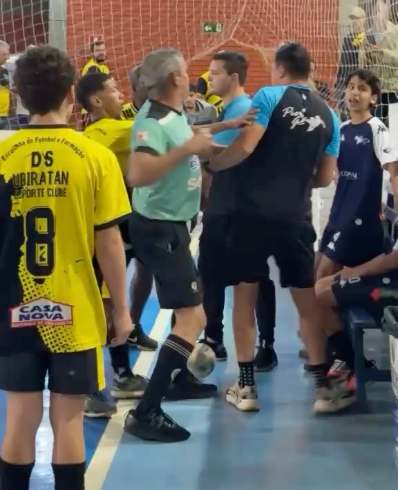 Partida de futebol infantil termina em pancadaria entre adultos, em Campo Grande
