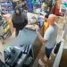 Em São Paulo, comerciante é ameaçado com arma por criminoso durante assalto na frente da própria filha