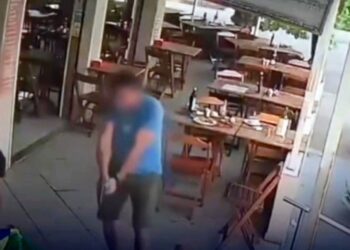 Suspeito morre após tentar assaltar policiais civis à paisana durante almoço em restaurante, no Rio de Janeiro
